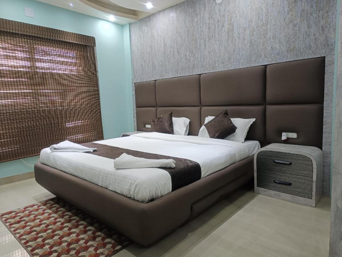 Green Heaven Shree Hotel Puri Buitenkant foto