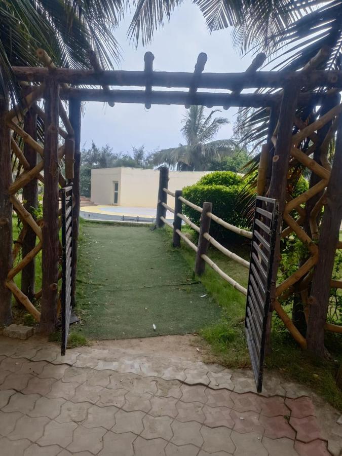 Green Heaven Shree Hotel Puri Buitenkant foto